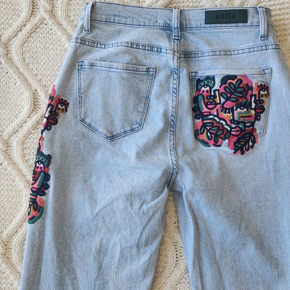 AKIRA Hidden Faces Embroidery Detailed Straight Leg Jeans Size 5 - Picture 5 of 12